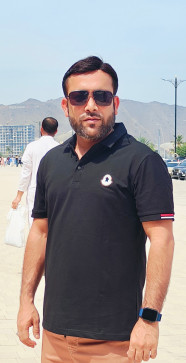 John, 30, India