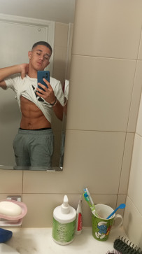 Tolisss, 19, Greece