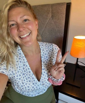Chloe Peterson, 35, United States