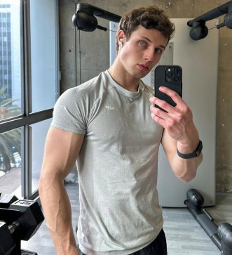 J, 23, United Kingdom
