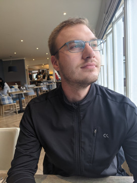 Rokas, 30, United Kingdom
