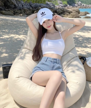 Sofia, 40, United States