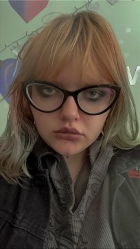 Vivian, 18, United States