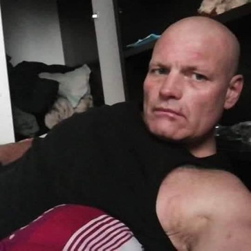 Padre Fac, 48, Hungary