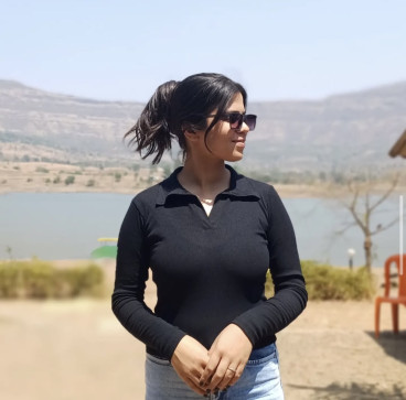 Saniaaa, 19, India