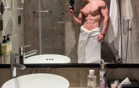 Abrahamm, 20, United Kingdom