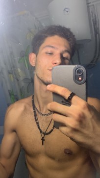 Manu, 21, Spain