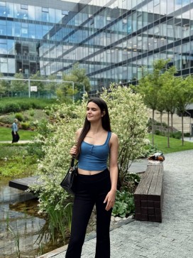 Annays, 29, Italy