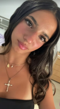 Clara, 18, United States