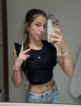 Jana, 18, United Kingdom