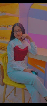 Lucy, 18, Italy