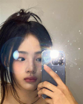 Hyo, 18, South Korea