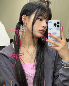 Hyo, 18, South Korea
