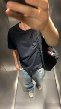 Sim, 19, United States
