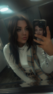 Kellyy, 31, United Kingdom