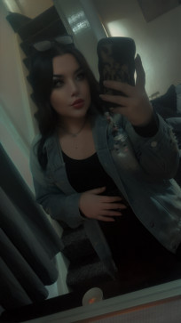 Kellyy, 31, United Kingdom