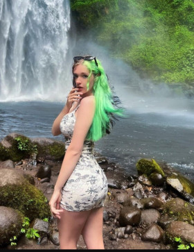 Sienna, 18, United Kingdom