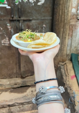 Snow, 23, India