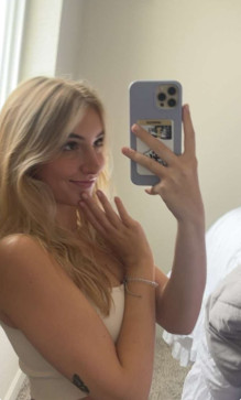 Isabelle, 18, United States