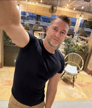 Thomas, 39, United States