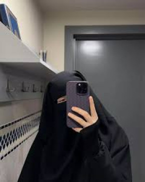 Aisha, 19, Germany