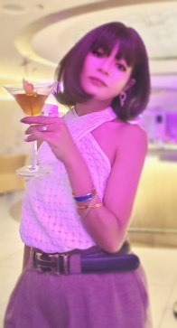 Che Che, 40, Singapore