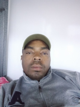 Zidan, 30, Algeria