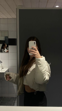 Nicole, 18, Canada
