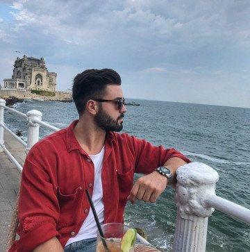 J, 29, Romania
