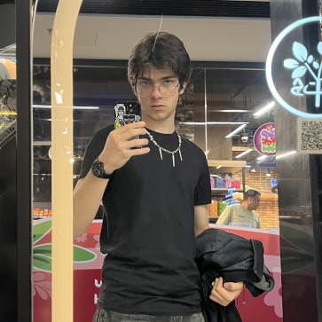 Mangokazzze, 18, Iran