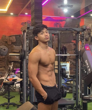 Crhis, 25, Philippines