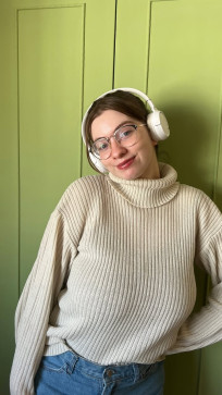 Pauline, 21, France