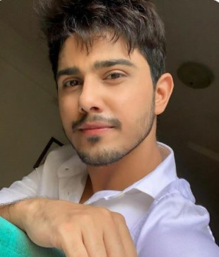 Raghav, 20, Canada