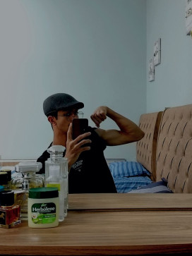 Alazz, 18, Oman