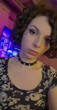 Jules, 18, Ireland