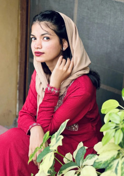 Zoy, 20, India