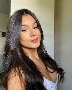 Julia, 28, France