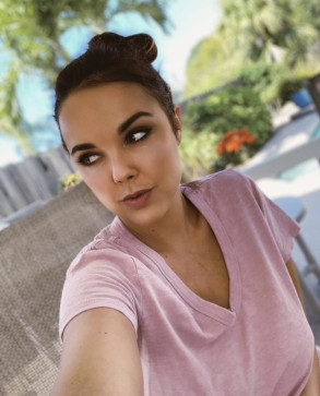 Isabella, 40, United States