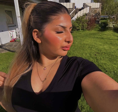 Miriam, 19, Sweden