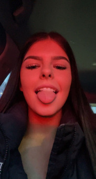 Hannah, 18, Canada