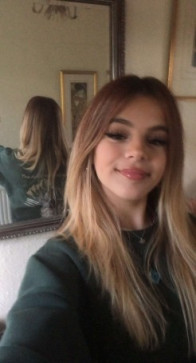Sara, 18, Greece