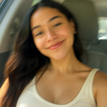 Isabel, 18, Spain