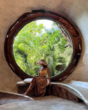 Love, 35, Japan