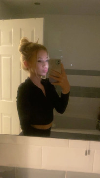 Bella, 19, United States
