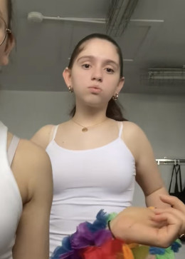 Sara, 18, Belgium