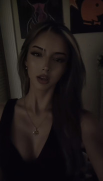 Bella, 18, United States
