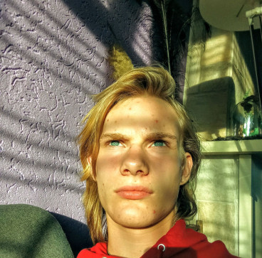 Devlley, 21, Netherlands