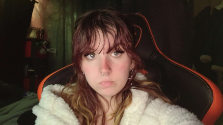 Pwoebe, 20, Canada