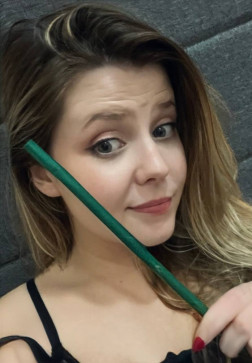 Chloe, 29, United Kingdom