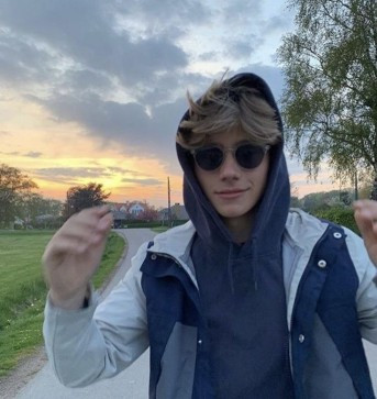 Adrian, 19, United States
